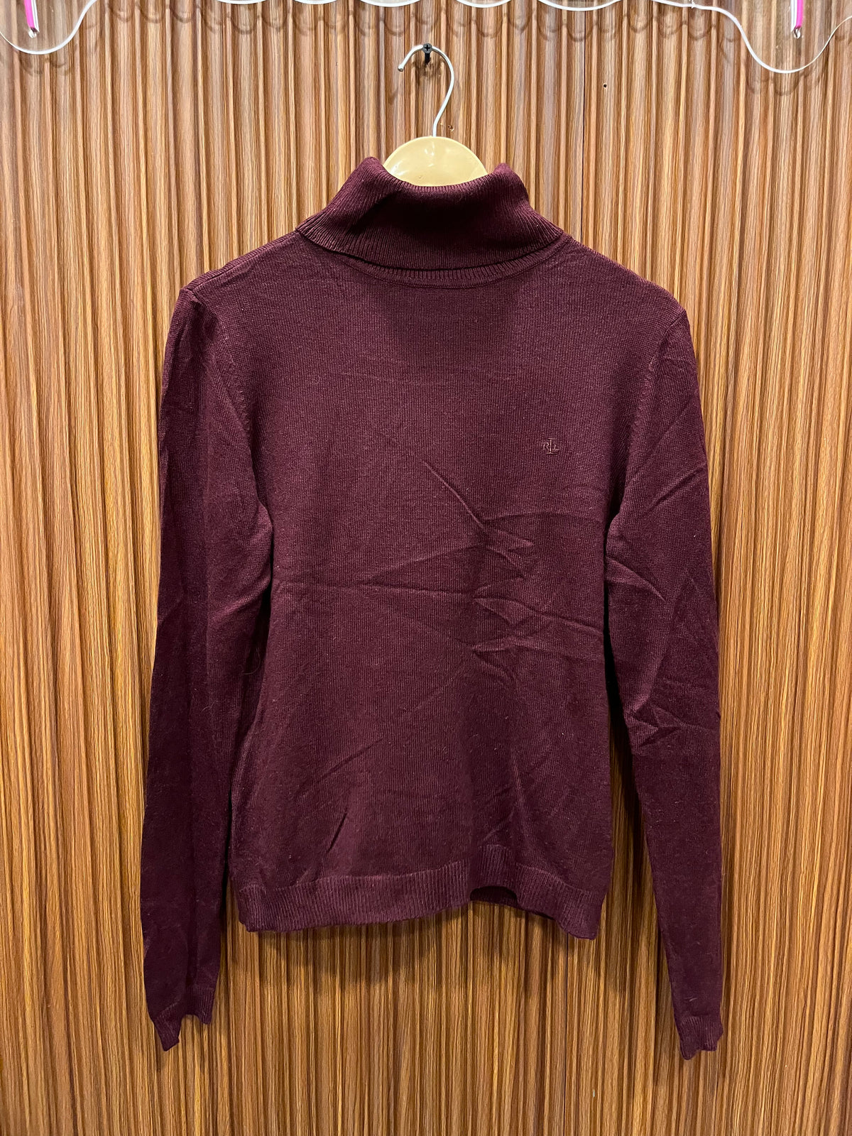 Chest 19 Length 23 | branded woman high neck