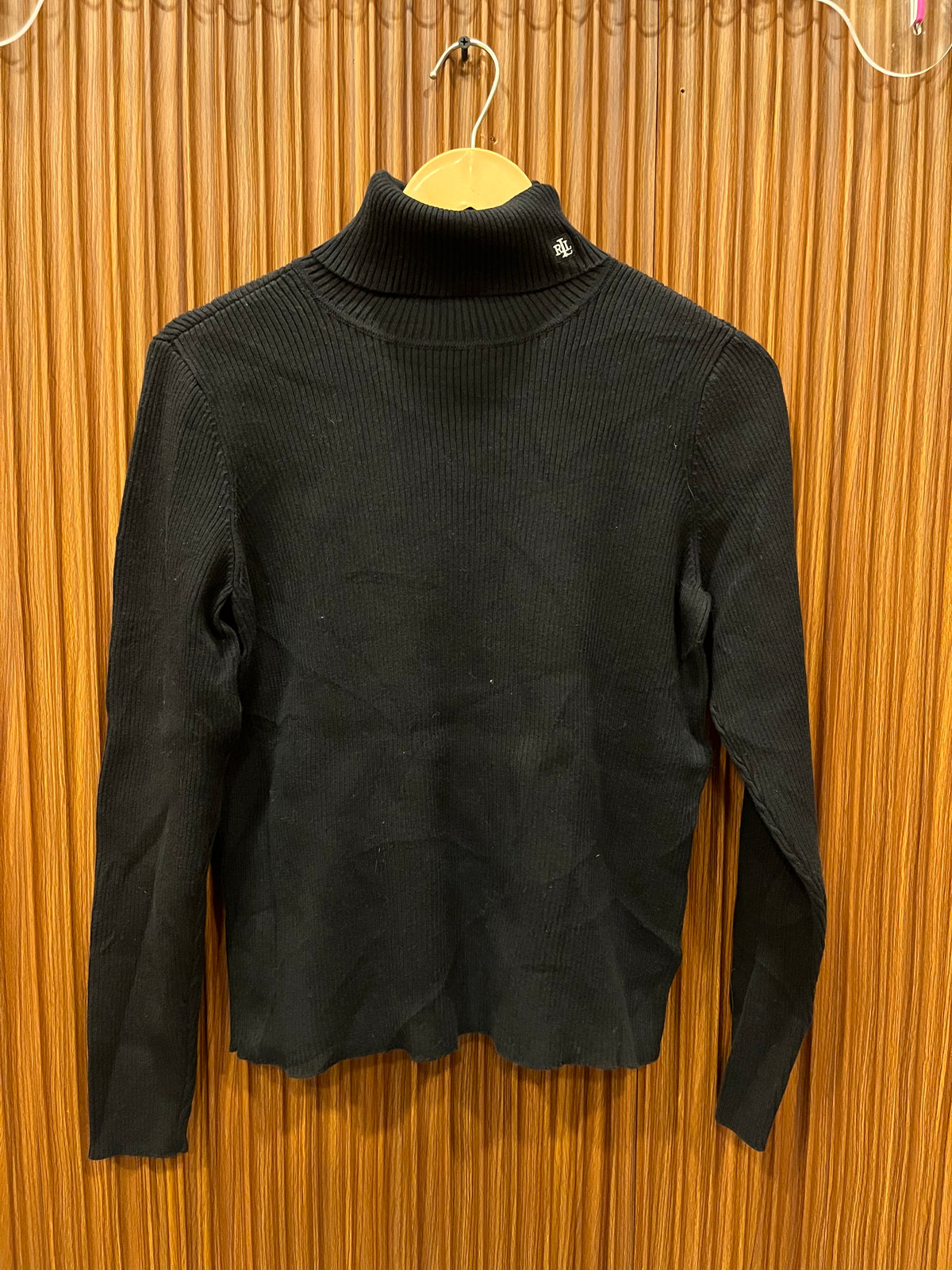 Chest 18 Length 21 | branded woman high neck