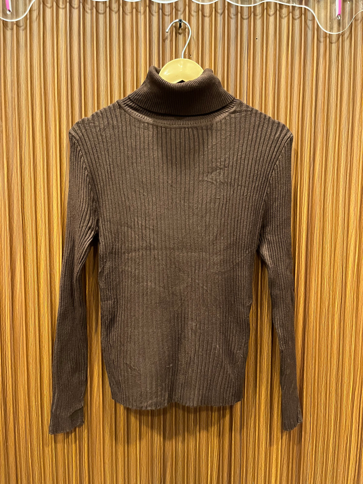 Chest 17 Length 23 | branded woman high neck