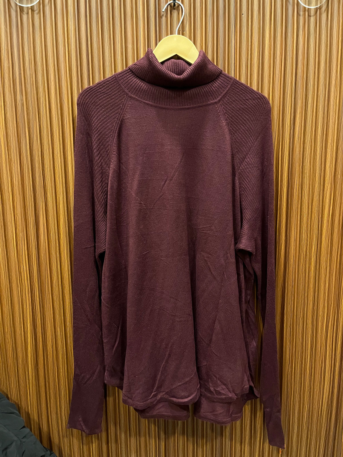 Chest 26 Length 31 | branded woman high neck