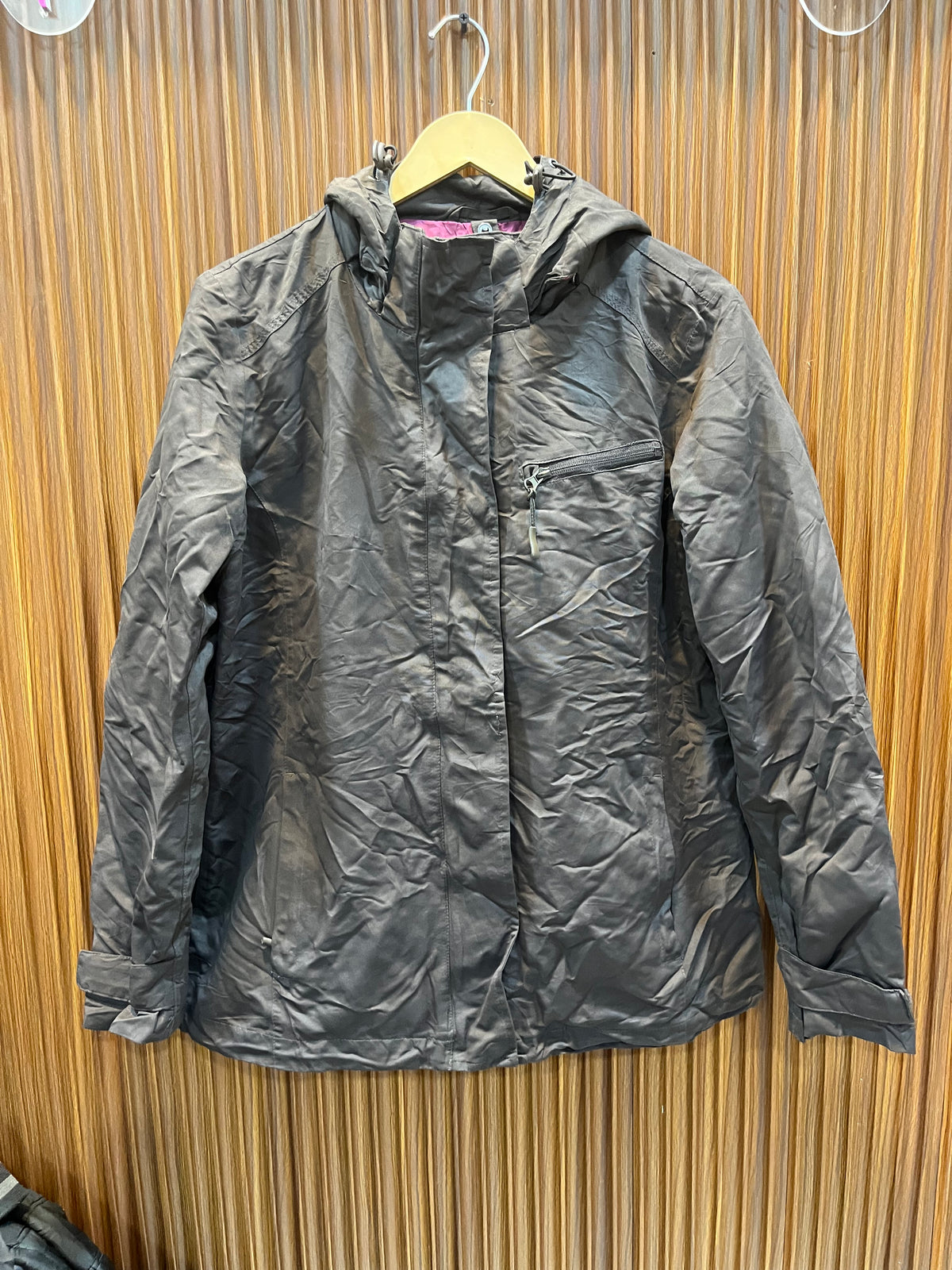 Chest 20 Length 26 | woman branded bumper jacket